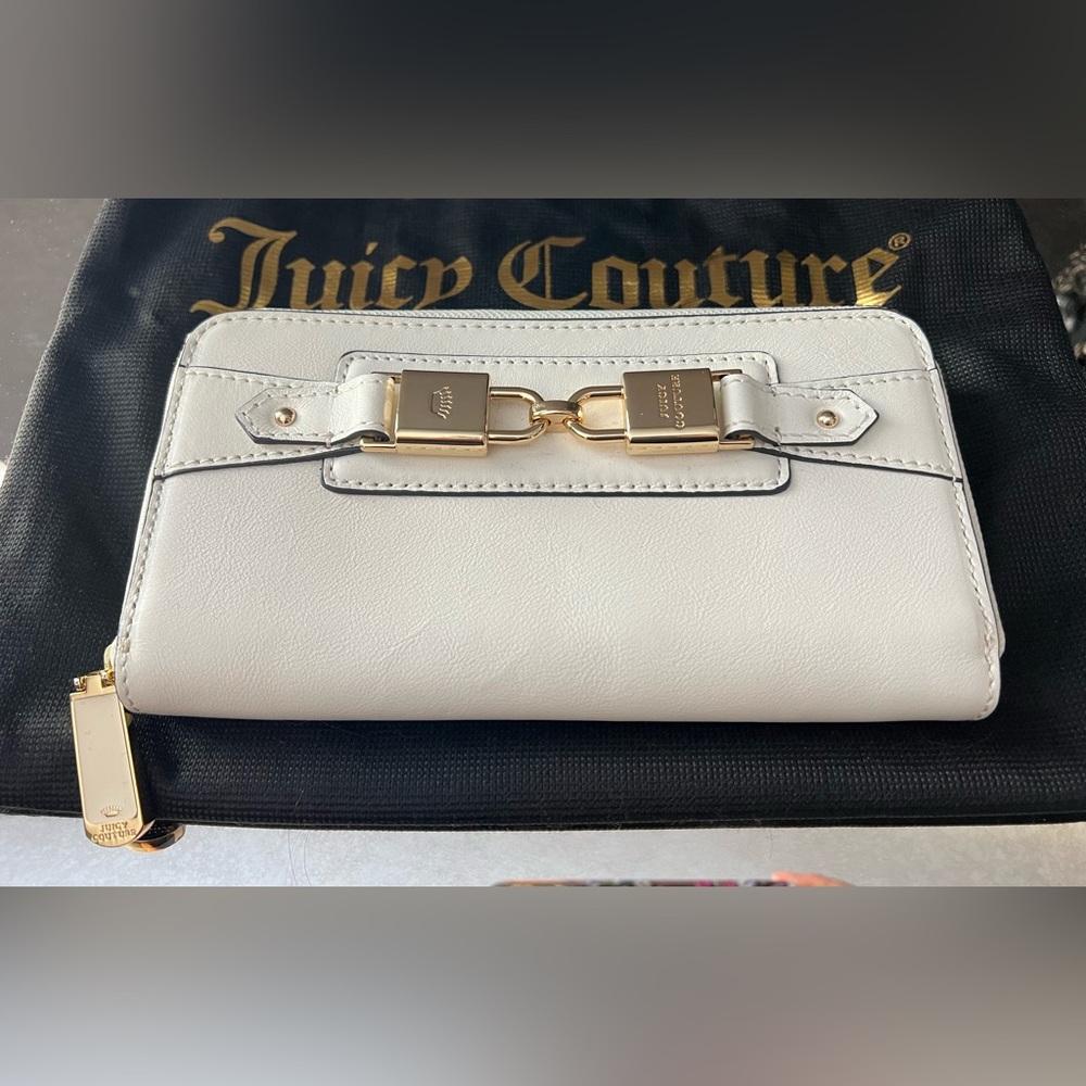 Vintage Juicy Couture White w/Gold Locks Wallet plus Dust Bag